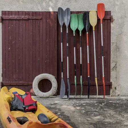 Вилла Au Bord De La Dronne *
