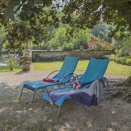 Au Bord De La Dronne Bonnes (Charente)
